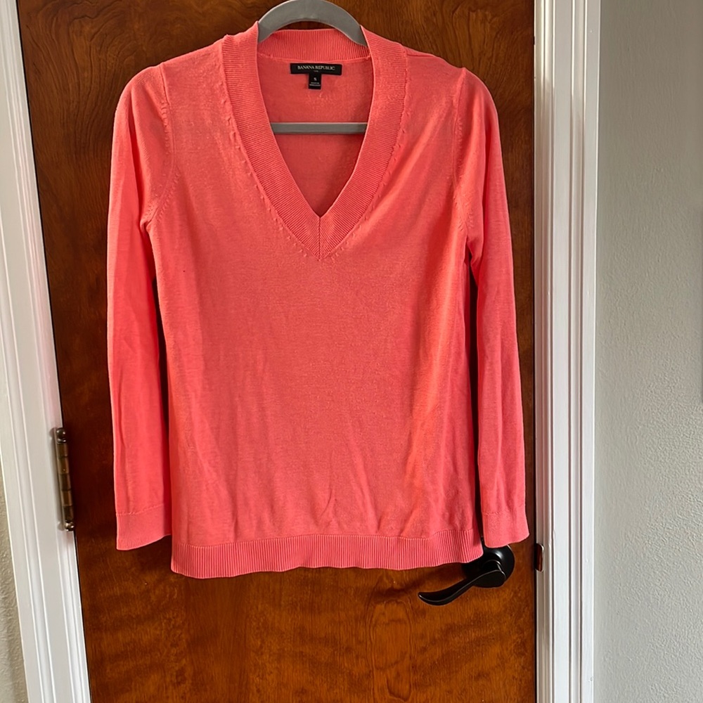 Banana Republic lightweight V neck sweater. Small. Light orange